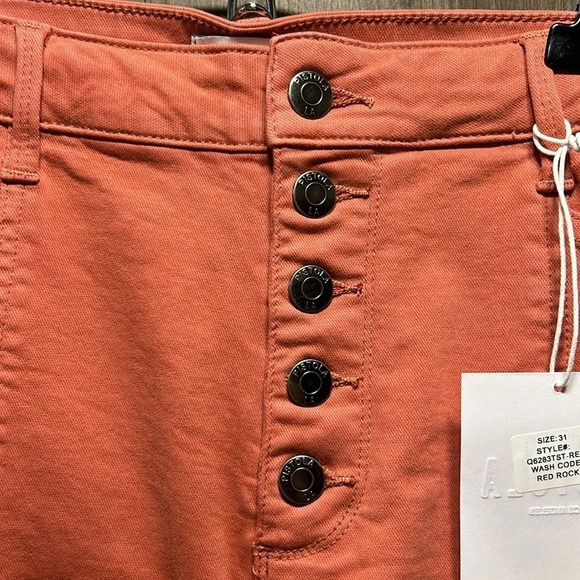 Pistola Women Red Rock Exposed Button Front Straight Leg Ankle Pants Size 31 NWT - Picture 4 of 7